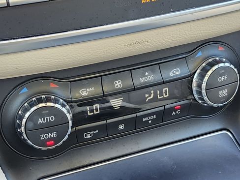 Used 2019 Mercedes-Benz GLA 250 4MATIC image 31