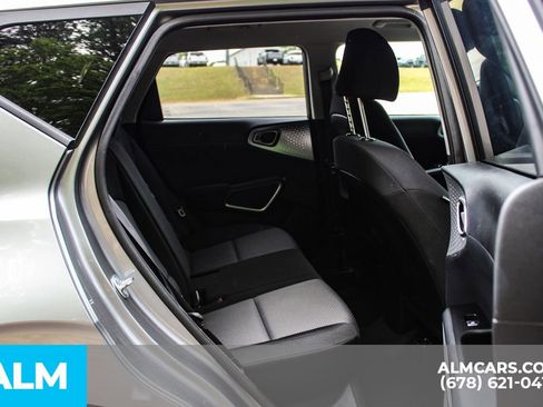 Used 2025 Kia Soul LX w/ LX Technology Package FWD image 19