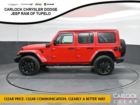 Used 2025 Jeep Wrangler Unlimited Sahara w/ Safety Group AWD/4WD image 9
