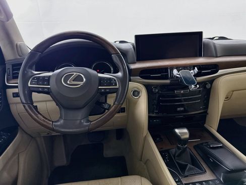 Used 2016 Lexus LX 570 4WD w/ Luxury Package image 24