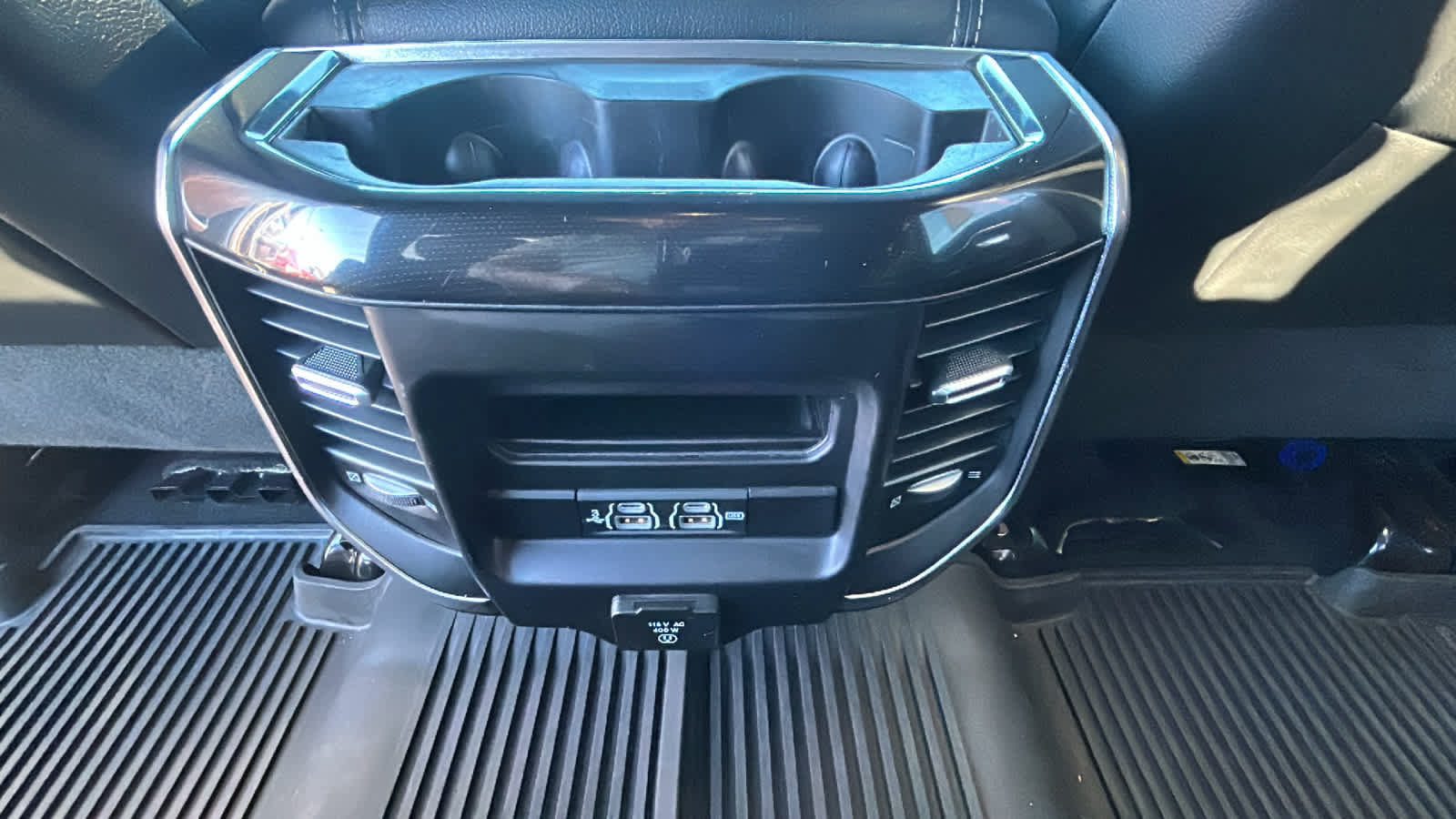 Used 2019 RAM 2500 Laramie AWD/4WD image 25