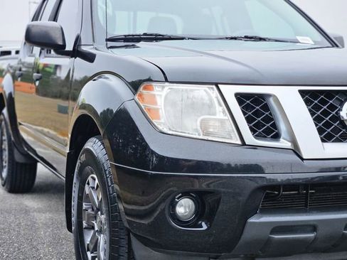 Used 2018 Nissan Frontier SV image 9