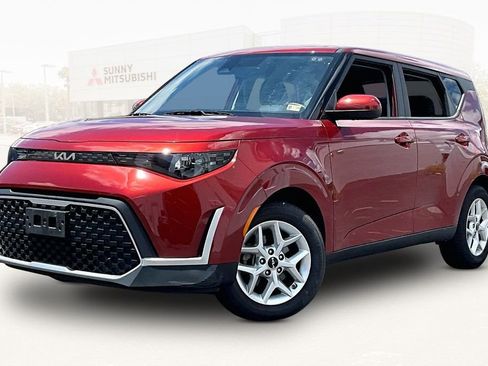 Used 2025 Kia Soul LX w/ LX Technology Package FWD image 1