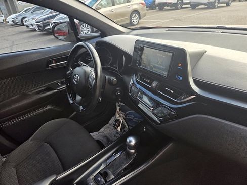Used 2018 Toyota C-HR XLE image 6