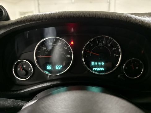 Used 2013 Jeep Wrangler Unlimited Sahara w/ Dual Top Group AWD/4WD image 12