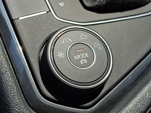 Used 2020 Volkswagen Tiguan SE w/ Panoramic Sunroof Package AWD/4WD image 23