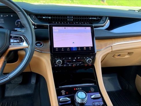 Used 2025 Jeep Grand Cherokee L Summit image 6