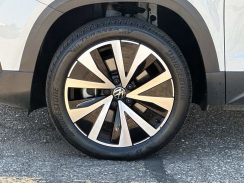 Used 2022 Volkswagen Taos SE image 9