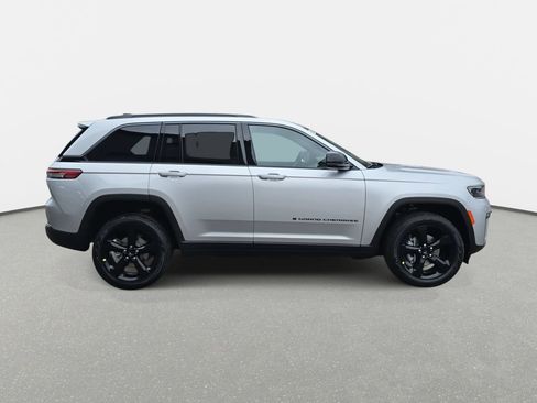 New 2026 Jeep Grand Cherokee Limited w/ Limited Altitude Package AWD/4WD image 4