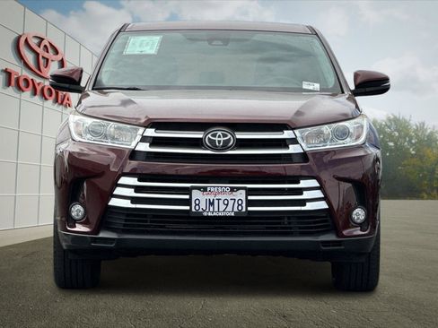 Certified 2019 Toyota Highlander Plus FWD image 8