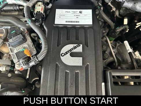 Used 2025 RAM 2500 Laramie AWD/4WD image 13