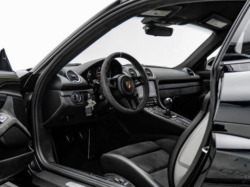 Used 2021 Porsche 718 Cayman GT4 RWD image 40