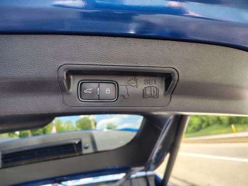 Used 2021 Ford Explorer XLT AWD/4WD image 13