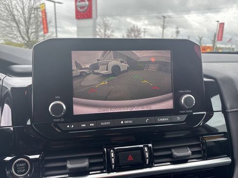Used 2022 Nissan Pathfinder SV AWD/4WD image 17