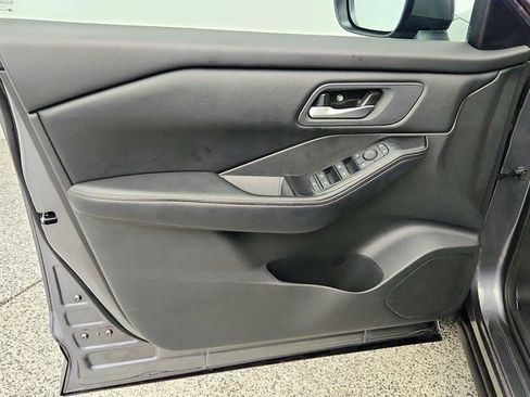 Used 2025 Nissan Rogue SV FWD image 10