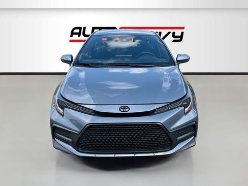 Used 2022 Toyota Corolla SE FWD image 2