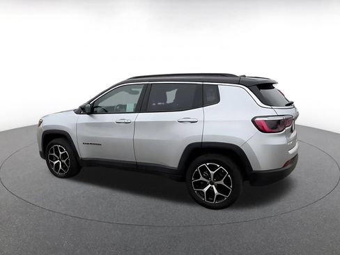 Used 2025 Jeep Compass Limited AWD/4WD image 4