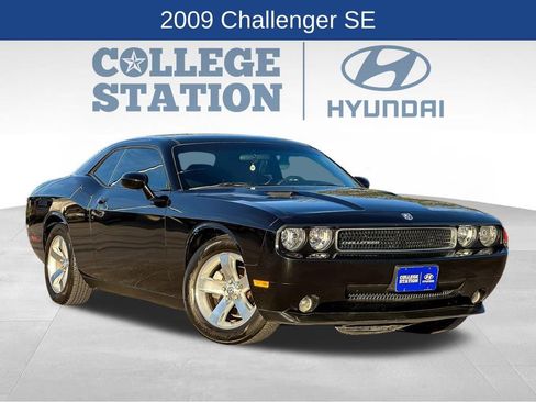 Used 2009 Dodge Challenger SE image 1