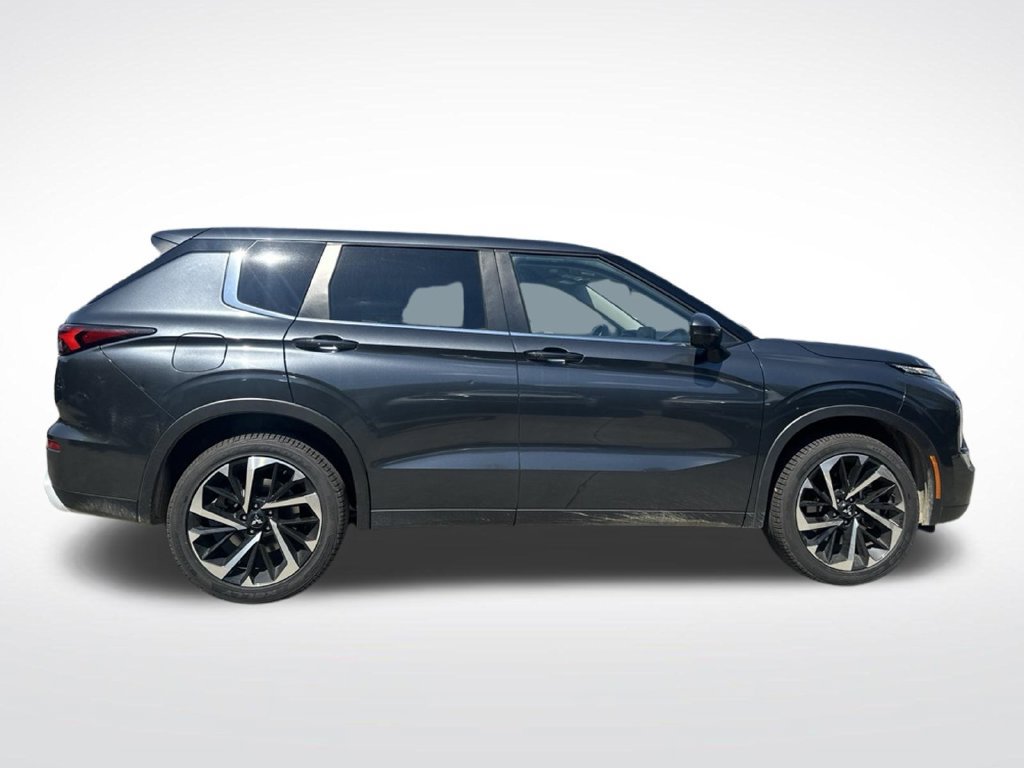 Used 2024 Mitsubishi Outlander SE FWD image 3