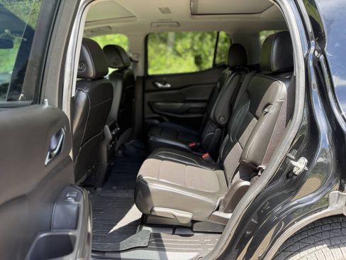 Used 2022 GMC Acadia SLT w/ Elevation Edition AWD/4WD image 9