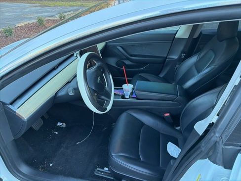 Used 2020 Tesla Model 3 Standard Range Plus image 9