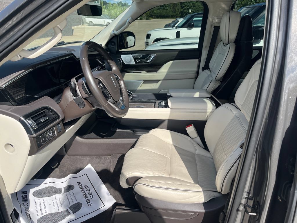 Used 2023 Lincoln Navigator L Black Label AWD/4WD image 10