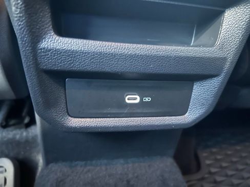 Used 2022 Volkswagen Taos SE w/ Driver Assistance Package image 43