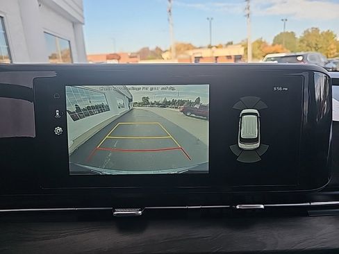 Used 2024 Kia Carnival EX image 18