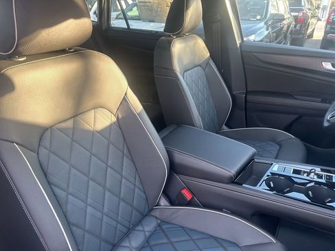 New 2026 Volkswagen Atlas Cross Sport SEL Premium R-Line AWD/4WD image 32