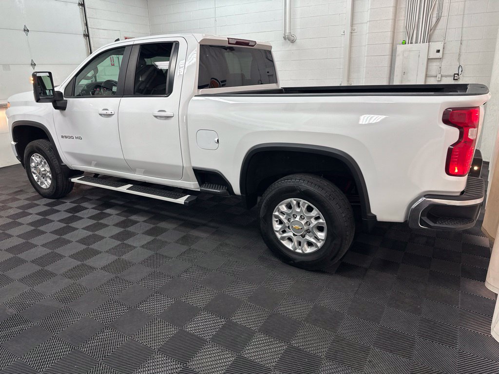 Used 2022 Chevrolet Silverado 2500 LT w/ Convenience Package AWD/4WD image 6