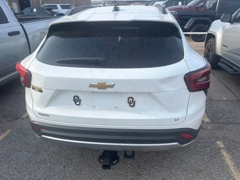 Used 2025 Chevrolet Trax LT w/ Sunroof Package FWD image 5