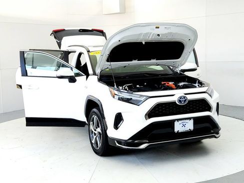 Used 2023 Toyota RAV4 SE w/ Weather & Moonroof Package AWD/4WD image 9