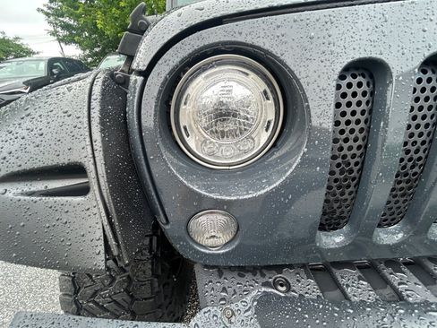 Used 2017 Jeep Wrangler Unlimited Rubicon AWD/4WD image 24