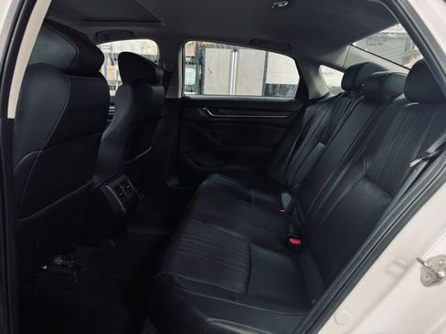 Used 2018 Honda Accord Touring image 18