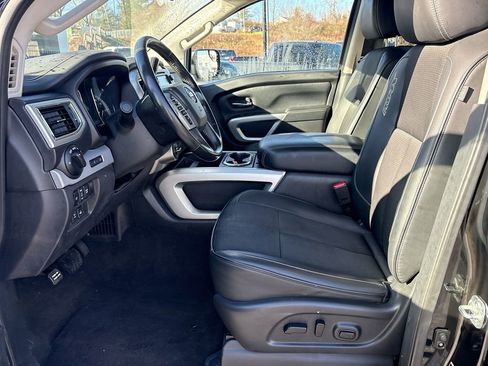 Used 2019 Nissan Titan PRO-4X image 22