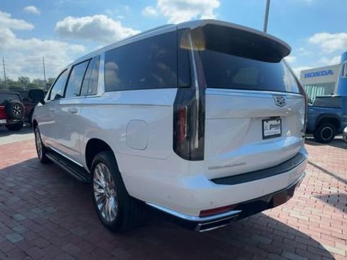 Used 2024 Cadillac Escalade ESV Premium Luxury RWD image 9