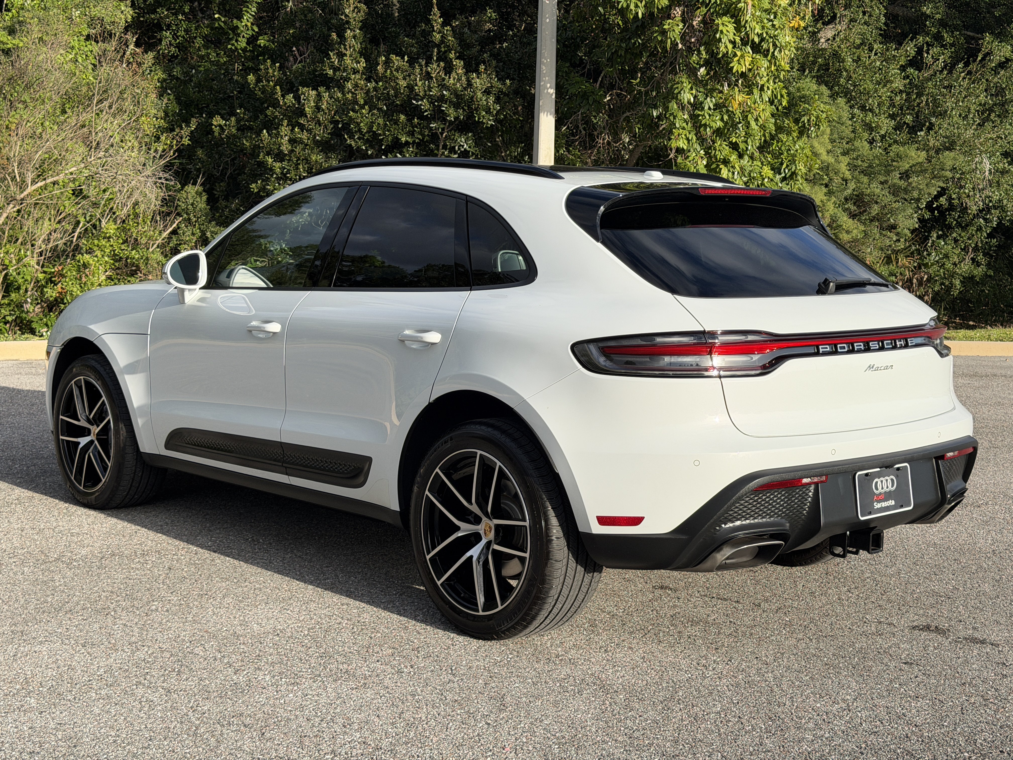Used 2023 Porsche Macan AWD/4WD image 5