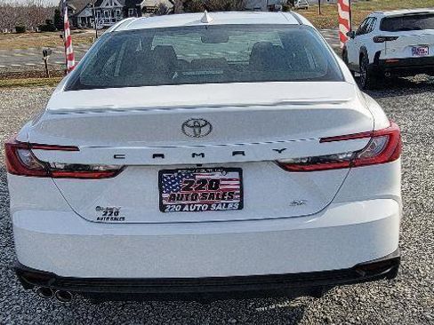 Used 2025 Toyota Camry SE w/ Convenience Package image 4