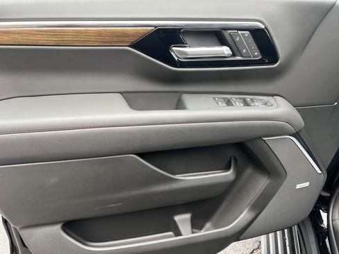 New 2026 Chevrolet Tahoe High Country AWD/4WD image 14