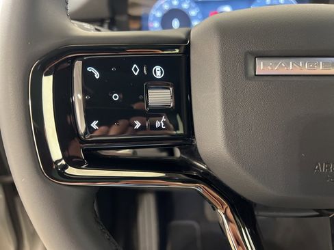 Used 2025 Land Rover Range Rover Evoque S image 12