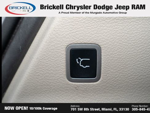 Used 2022 Chrysler Pacifica Touring-L image 11