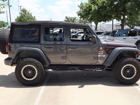 Used 2018 Jeep Wrangler Unlimited Rubicon AWD/4WD image 2