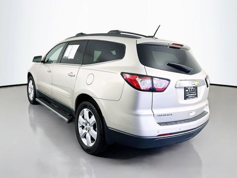 Used 2017 Chevrolet Traverse LT w/ Style and Technology Package FWD image 5