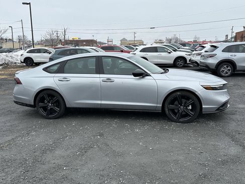 Used 2024 Honda Accord Sport image 9