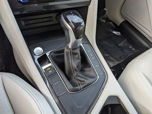 Certified 2022 Volkswagen Tiguan SE image 23