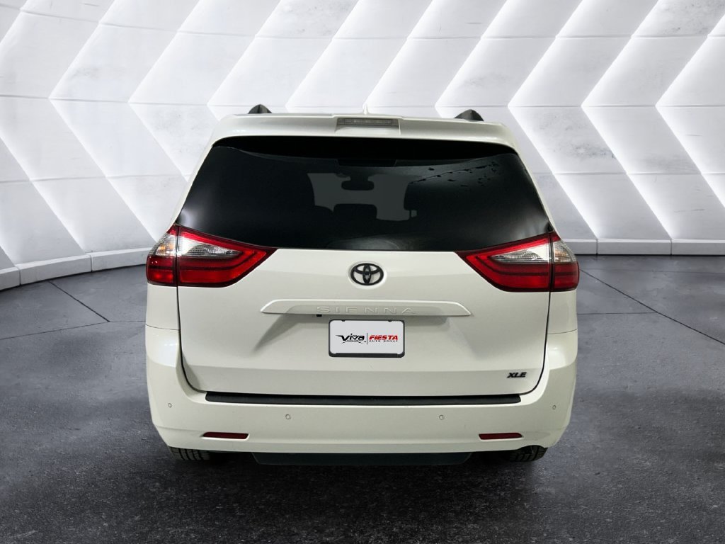 Used 2020 Toyota Sienna XLE w/ XLE Navigation Package FWD image 5