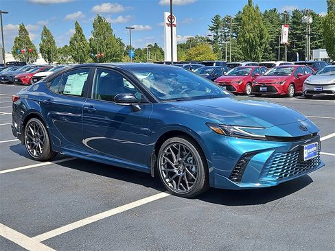 New 2026 Toyota Camry Hybrid image 3