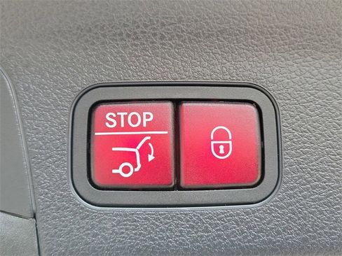 Used 2024 Mercedes-Benz GLS 450 4MATIC image 10