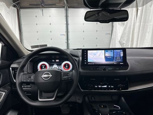 Used 2026 Nissan Rogue Platinum w/ Platinum Premium Package AWD/4WD image 16