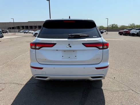 Used 2023 Mitsubishi Outlander 4WD Plug-In Hybrid image 6